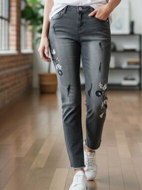 Cartise NWOT Floral Distressed Jeans
